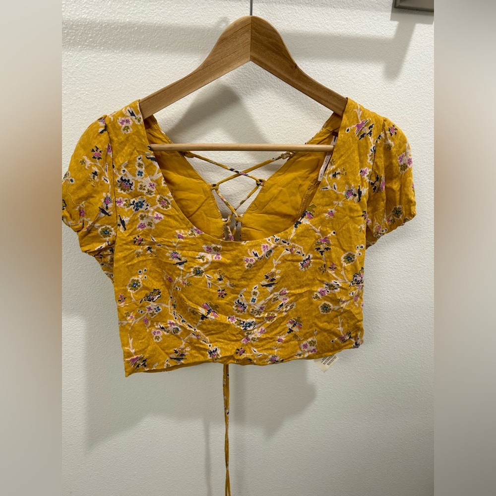 Damaged Free People Short Sleeve Yellow Floral Lace Up Crop Top Size M